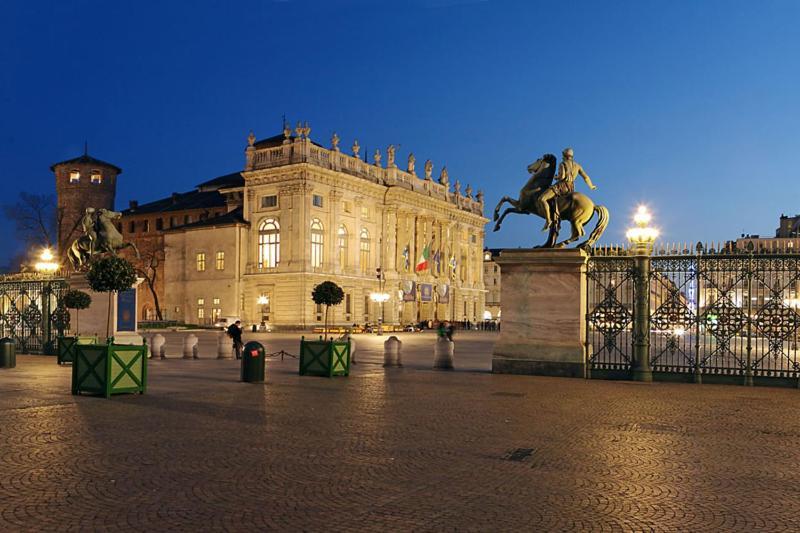 Torino Central-- Rooms And Apartments - Alba Exterior foto